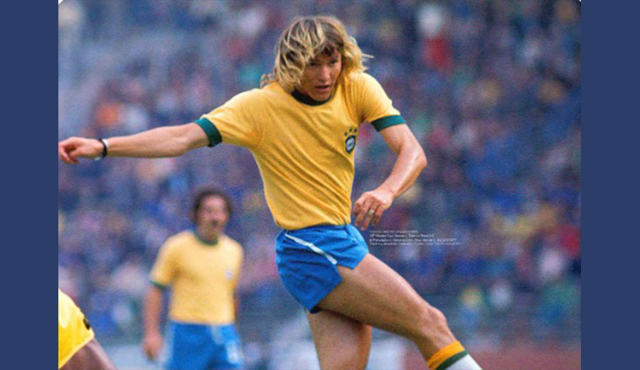 Marinho Chagas jogando a copa do mundo de 1974 pela
                            seleção brasileira.