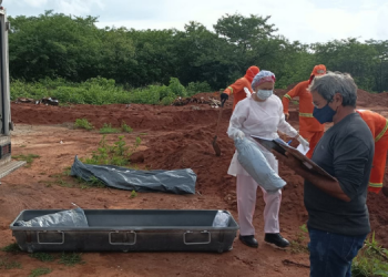 Onze corpos sem identificação são sepultados em Mossoró