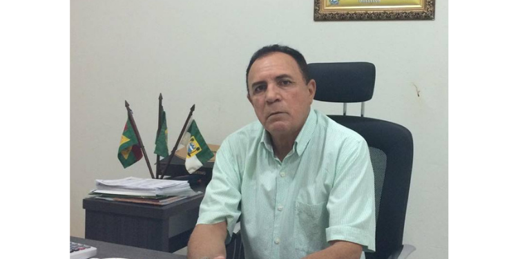 Ex-prefeito de Caraúbas é condenado a seis anos de prisão por dano ao patrimônio público