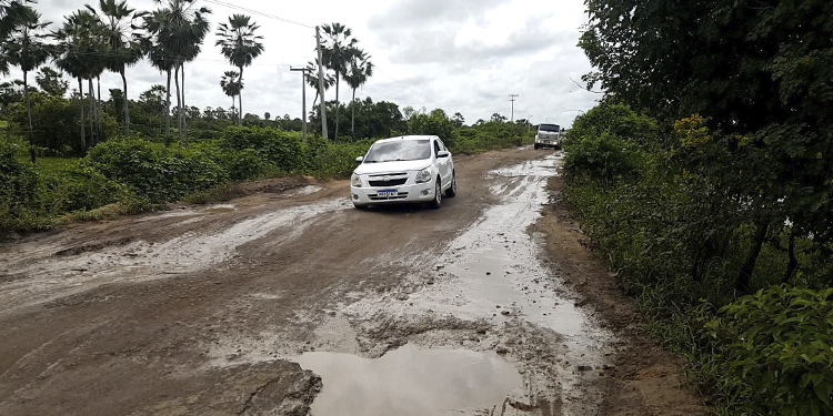 Motoristas enfrentam dificuldades em trecho da RN 233 entre Apodi e Caraúbas