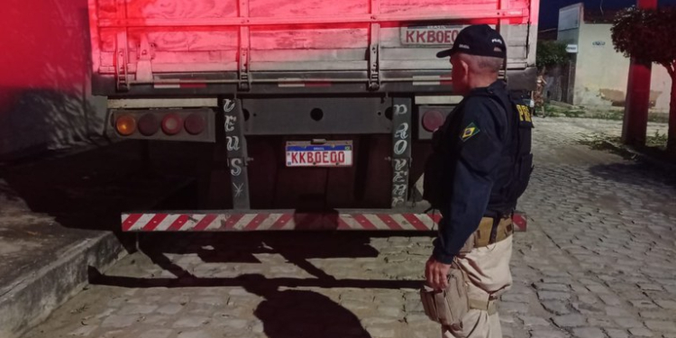 Polícia apreende veículo adulterado e prende condutor em Mossoró/RN