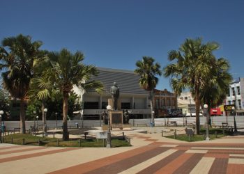 População denuncia sujeira em chafariz da Praça Vigário Antônio Joaquim