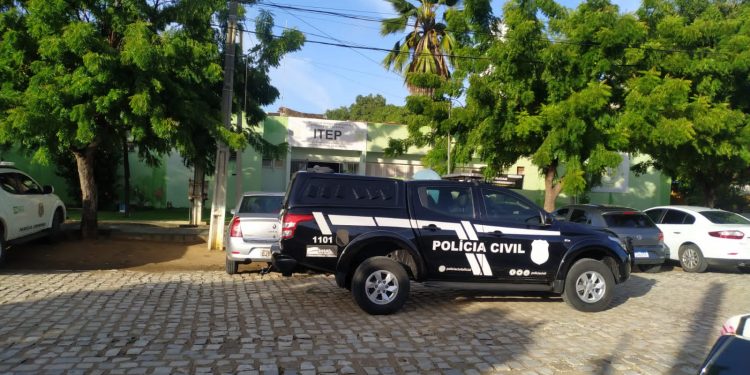 Casal é preso com moto roubada no Bairro Santo Antônio