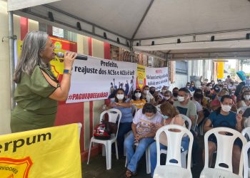 Professores fazem assembleia e votam contra a greve
