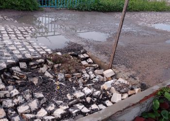 Com as chuvas, calçamento de ponte no Vingt Rosado está cedendo