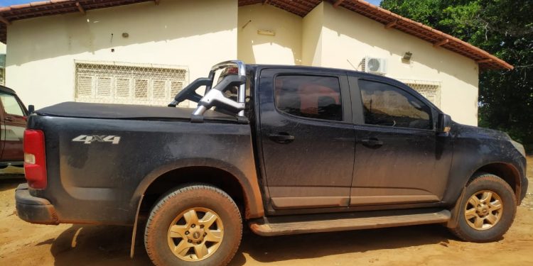 PM recupera caminhonete roubada na zona rural de Mossoró(RN)