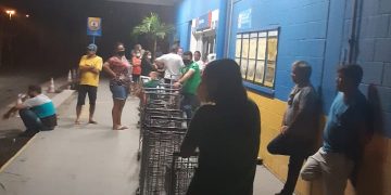 Mossoroenses madrugam em fila para comprar carne em promoção