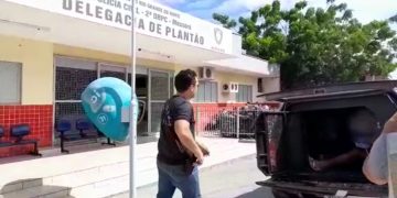 Sob suspeita de estupro de vulnerável, homem volta para prisão após descumprir medida judicial