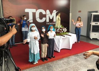 Imagem de Nossa Senhora de Fátima visita sede da TCM em Mossoró