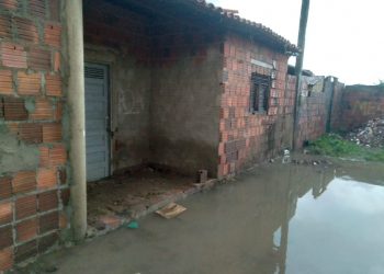 Moradores reclamam de alagamentos no Alto da Pelonha