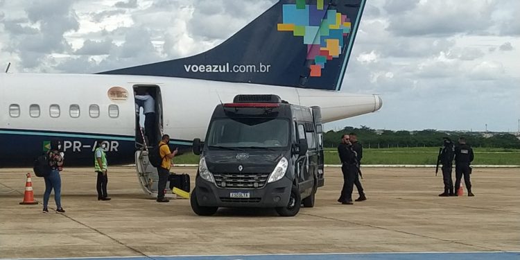 Presos do Amapá chegam ao Presídio Federal de Mossoró