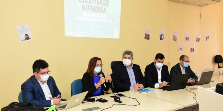 Prefeitura de Mossoró faz coletiva para explicar polêmica sobre piso dos professores municipais