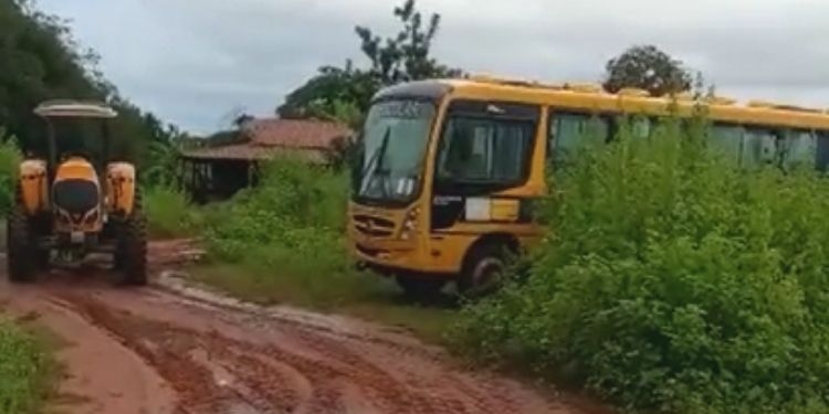 Com chuva forte, ônibus escolares não conseguem fazer rotas da zona rural