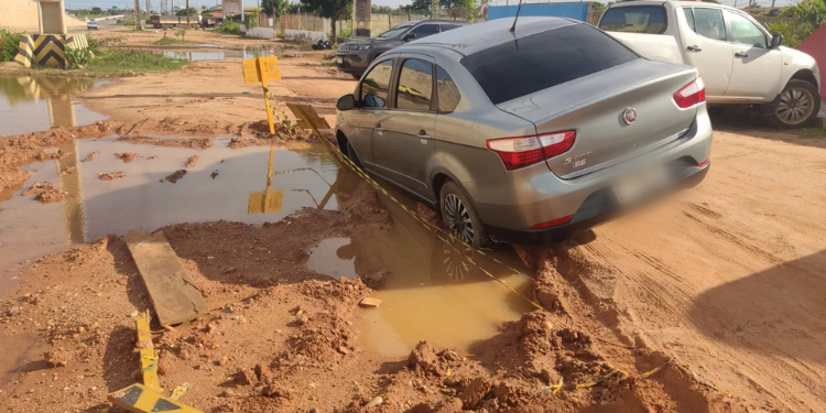 Lama nas proximidades do viaduto no Santa Delmira prejudica população