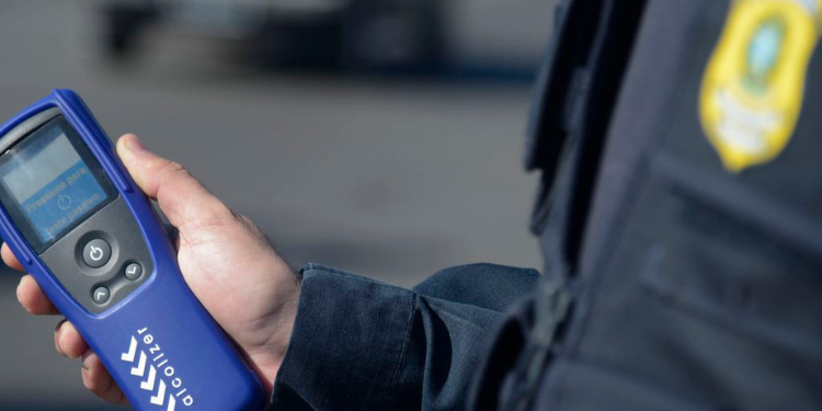 STF confirma multa para motorista que recusa bafômetro