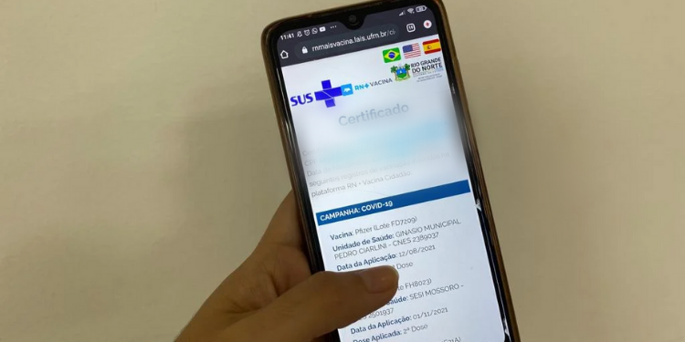 Uern pede comprovação de esquema vacinal a partir desta segunda-feira (30)