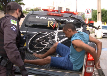 Homem invade clínica odontológica e pega no sono