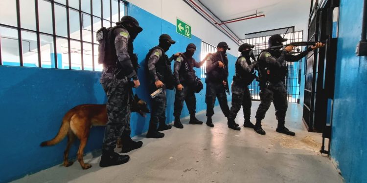 Após suspeita de rebelião, secretaria de segurança realiza operação em Alcaçuz