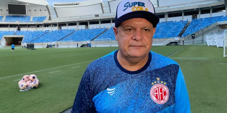 Técnico do América é demitido após polêmica com vacina