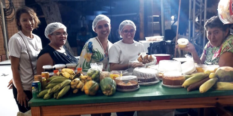 Cooperativa vende suco e sorvete de macaxeira na Cidadela