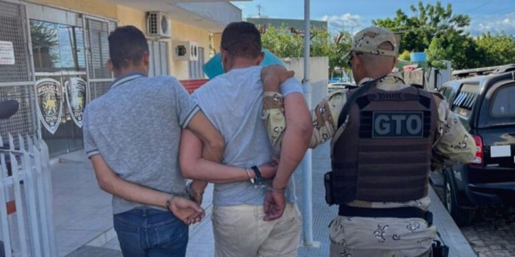 Polícia prende dupla suspeita de praticar arrombamento na zona rural de Apodi