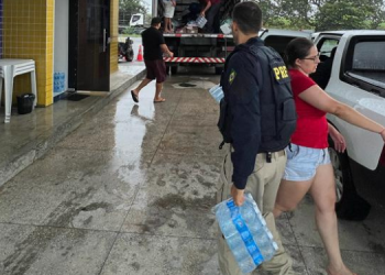 PRF do RN envia mantimentos para vítimas das chuvas em Pernambuco