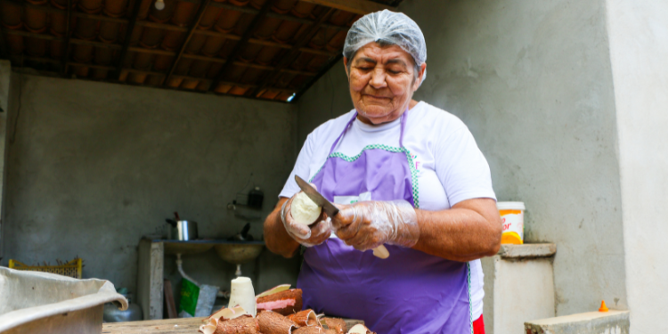 Da enxada pra panela: empreendedorismo das mulheres na Agrovila Paulo Freire