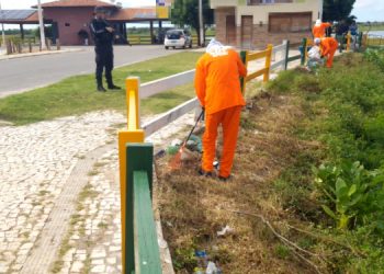 Internos trabalham em limpeza de áreas públicas em Apodi