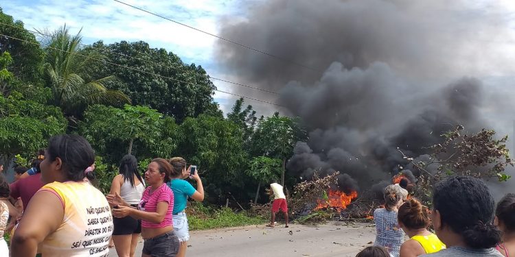 Moradores interditam BR 118 na zona rural de Ipanguaçu/RN