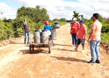 Motoristas fazem vaquinha para reparar trecho da RN 233