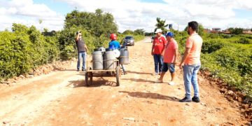 Motoristas fazem vaquinha para reparar trecho da RN 233