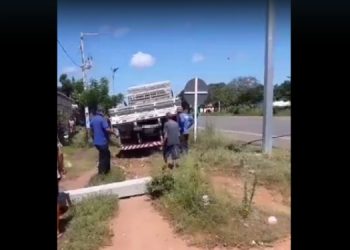 Motociclista morre ao ser atropelado por caminhão em Serra Mel
