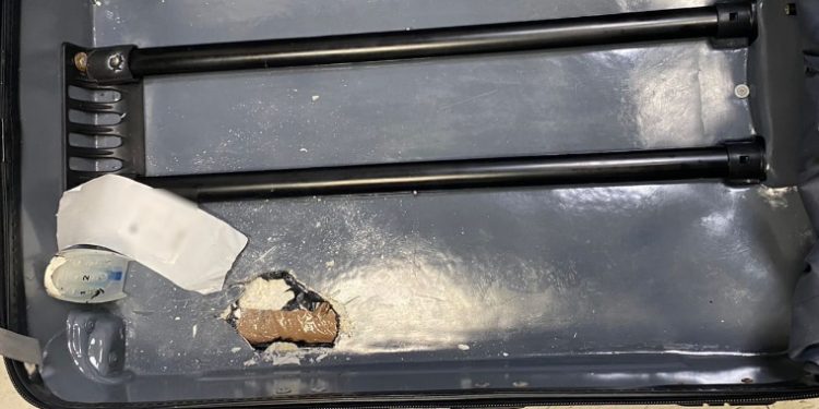 PF prende francês com 4 kg de cocaína em aeroporto do RN