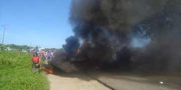 Moradores interditam RN 117 em protesto; via foi liberada após negociação com a PM