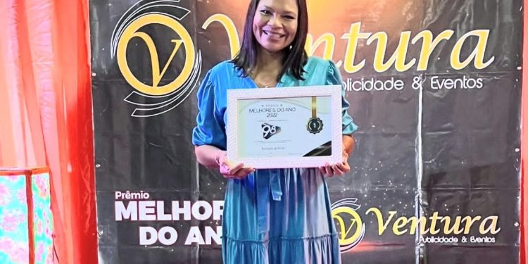 Rádio TCM 98 FM recebe prêmio de melhor emissora de rádio da cidade