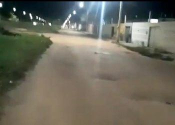 Moradores reclamam de buracos nas ruas do loteamento Alto das Brisas em Mossoró