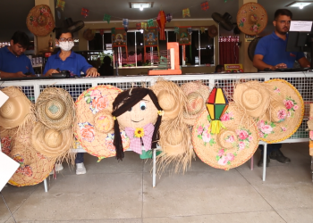 Comissão visita lojas finalistas do Concurso Vitrine Junina