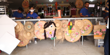 Comissão visita lojas finalistas do Concurso Vitrine Junina