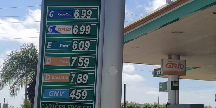 Preço da gasolina cai em postos de Mossoró após redução de ICMS