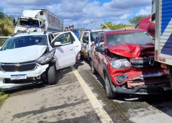 Uma pessoa morre e quatro ficam feridas em grave acidente próximo à entrada de Itajá