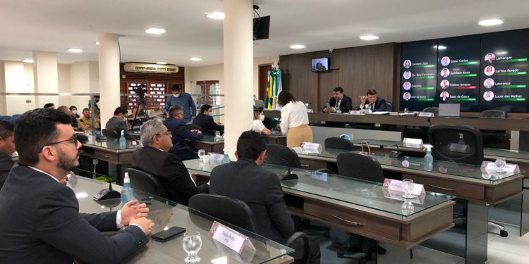 Vereadores aliados questionam convocação de secretário Rodrigo Lima