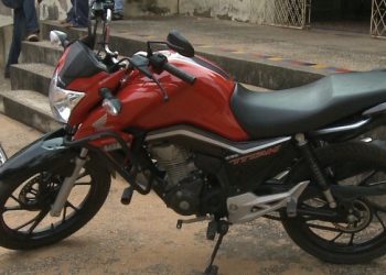 Homem é preso após ser reconhecido furtando moto do estacionamento do HRTM
