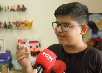 Garoto de Apodi encanta com criações de personagens em biscuit