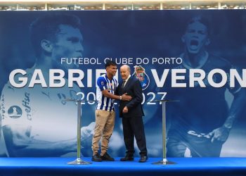 Gabriel Veron é apresentado como jogador do Porto de Portugal