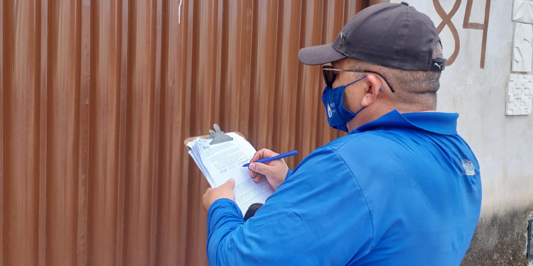 Caern entrega comunicados sobre ligações na rede de esgoto em Mossoró