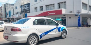 Auxílio para taxistas e caminhoneiros começa a ser pago em agosto