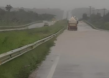 BR é interditada no sentido de Natal a João Pessoa após rio transbordar