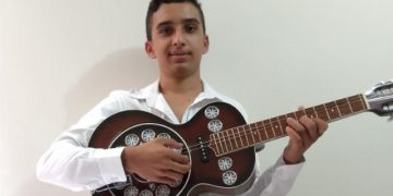 Com apenas 17 anos, jovem repentista de Apodi chama atenção pelo talento