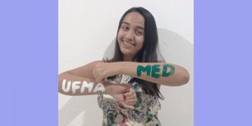 Aprovada em medicina, jovem estudou em galinheiro, faz rifa para custear faculdade e viraliza