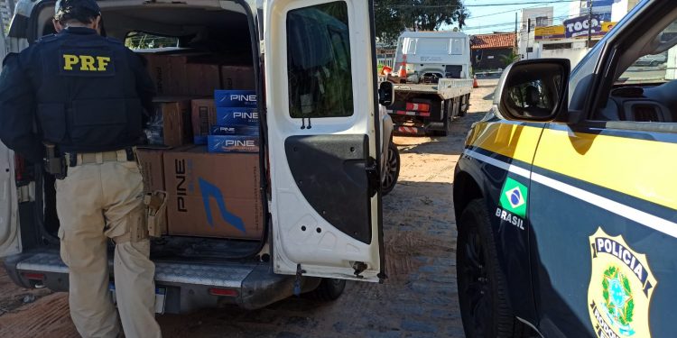 PRF apreende mais de 12 mil maços de cigarro em São Gonçalo do Amarante
